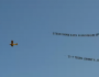 Vliegtuigjes roepen op Shima Kaes te steunen in strijd tegen ex Johnny de Mol